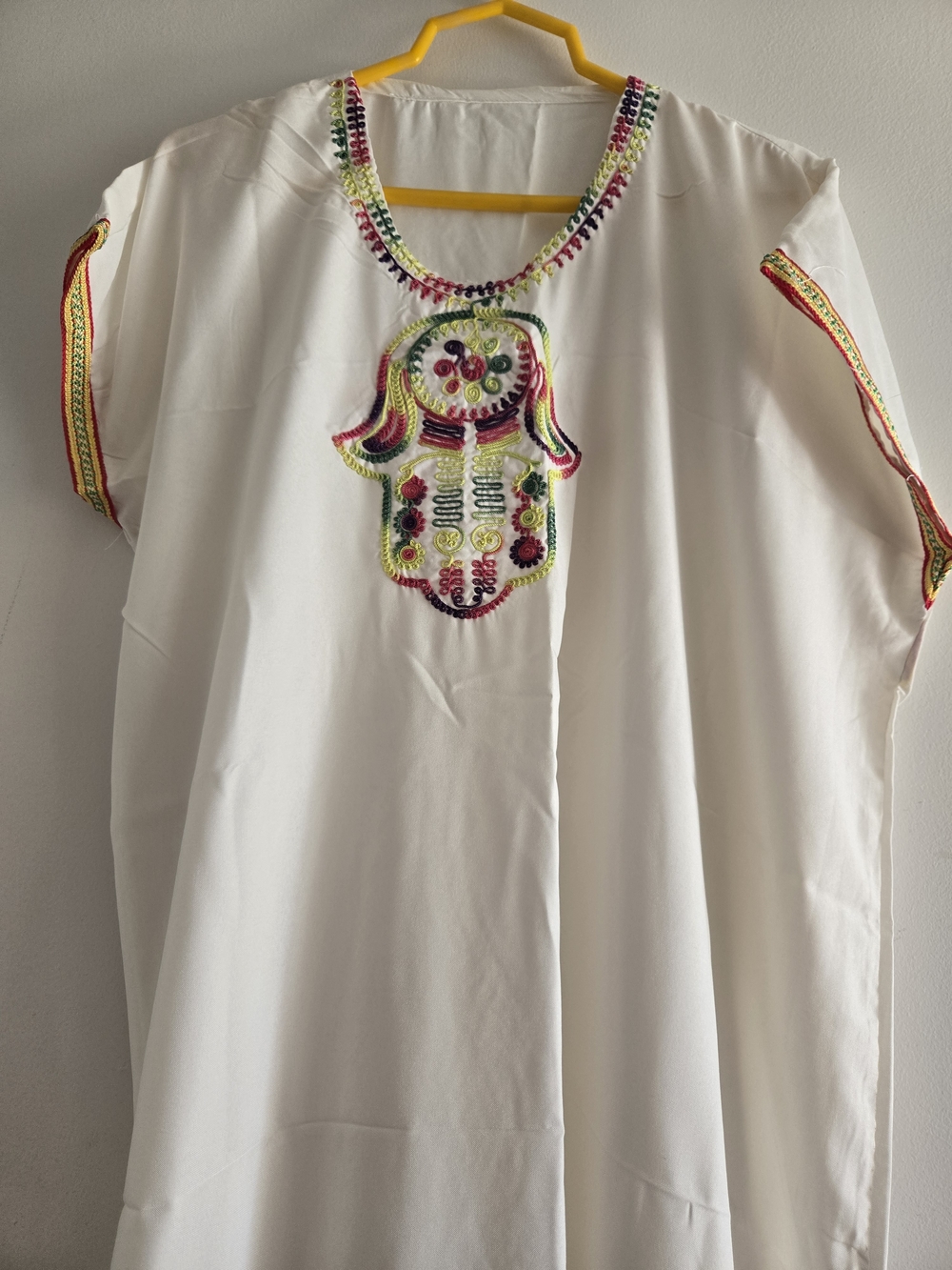 Moroccan Handmade Embroidered White Women’s Maxi Caftan with Multicolor. NWT